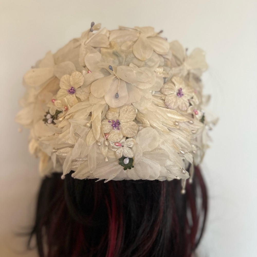 Vintage 1940’s crown floral and pearl beaded hat